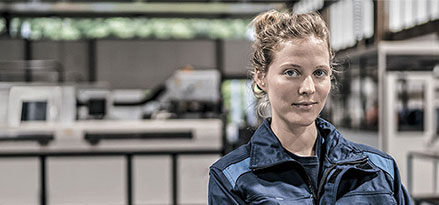 Mobil customer in a manufacturing factory