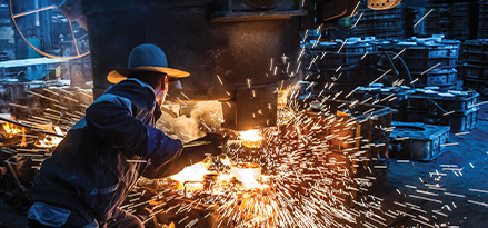 Mobil working with aluminium equipment