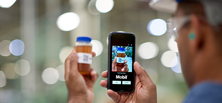 Mobil Lubricant Analysis app scanning an oil bottle